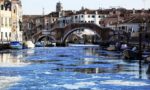 À medida que a Itália continua sujeita a um bloqueio nacional, o povo de Veneza constata que os cana...